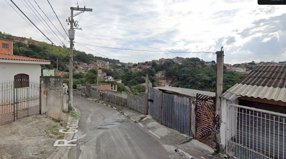 Mulher que traficava foi preso na rua Corumbataí no bairro do Parque Paraíso no Polvilho. 
